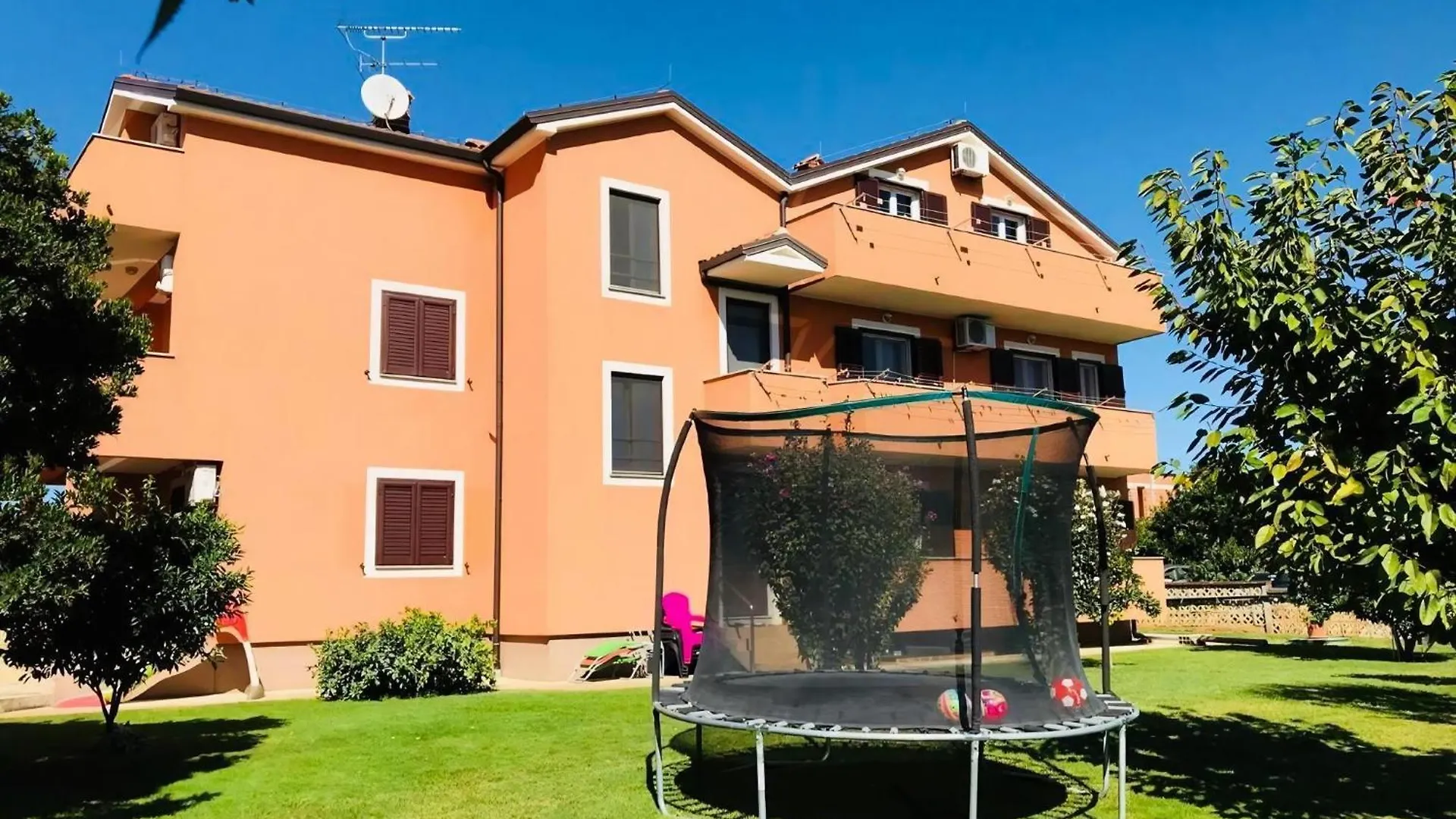 Apartment Klimatisierte Wohnung In Zambratija Mit Gepflegtem Garten Umag