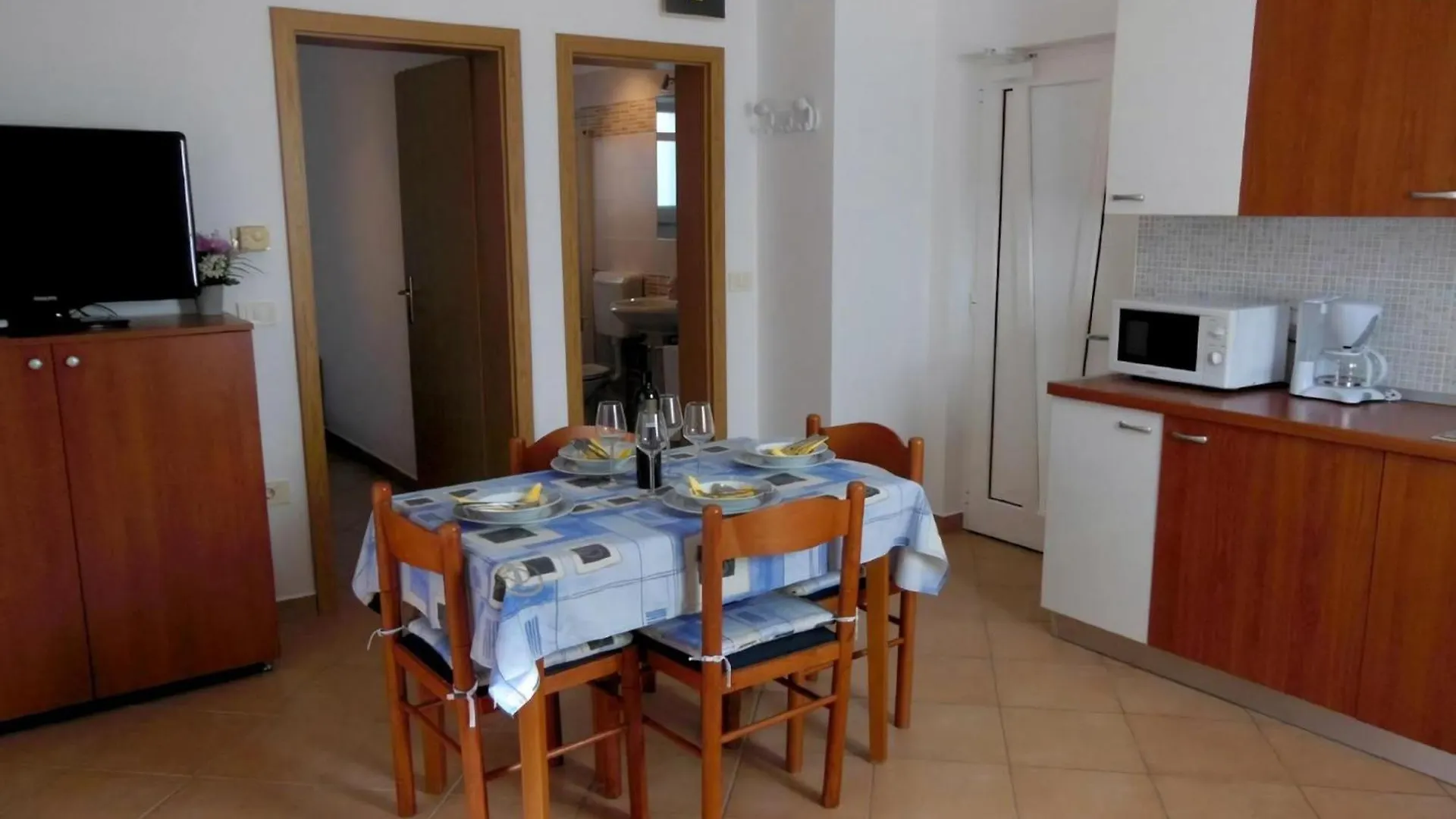 Klimatisierte Wohnung In Zambratija Mit Gepflegtem Garten Umag